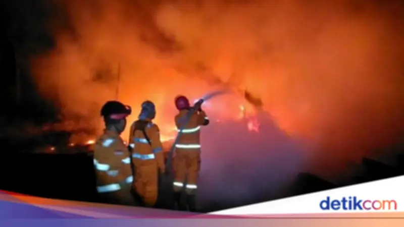 Dermaga dan 5 Speed Boat Hangus Terbakar di Kayong Utara Kalbar