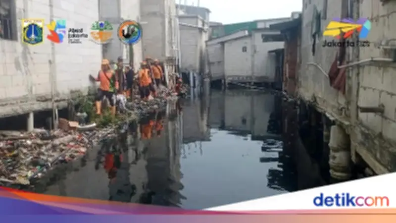 DLH DKI: Kali Gendong Bebas Sampah Usai 5 Hari Dibersihkan