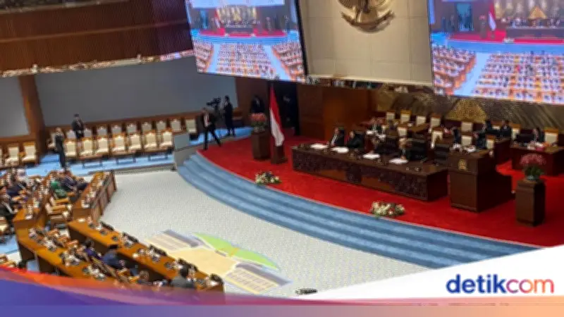 DPR Sahkan Revisi UU Polri, Atur Usia Pensiun Pati Bintang 4