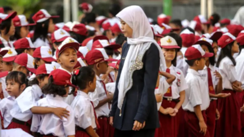 DPR Usul Gaji Guru Minimal Rp 5 Juta, Pemerintah Siapkan Kenaikan di APBN 2027