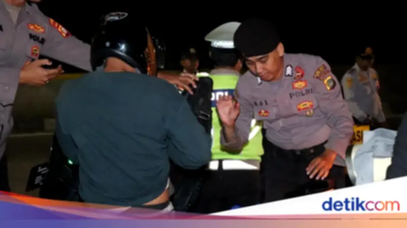 Empat Pria di Jakbar Ditangkap Bawa Tramadol, Sabu, dan Sinte