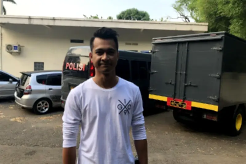 Eza Gionino Pukul Robby Tremonti di Konferensi Pers Tinju