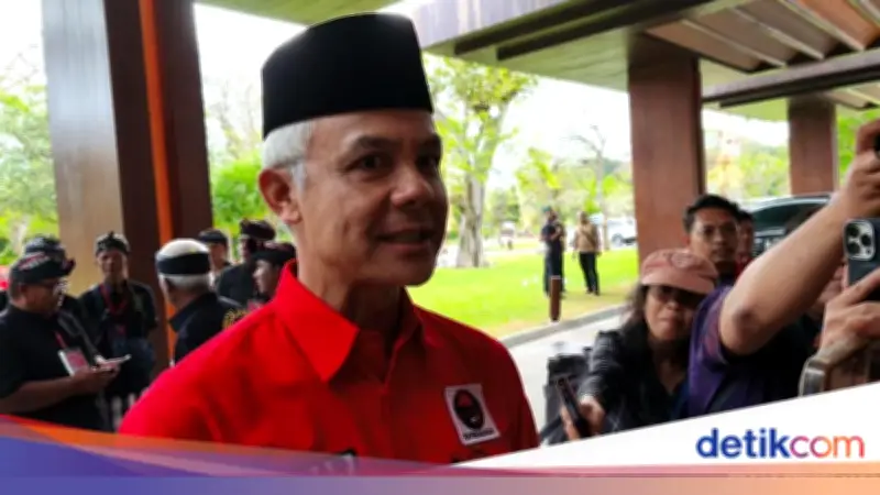 Ganjar Bantah PDIP Abu-Abu: Mari Kita Saling Bercermin