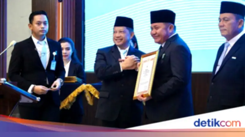 Gubernur Sumsel Herman Deru Terima Satyalancana Wira Karya dari Presiden Prabowo