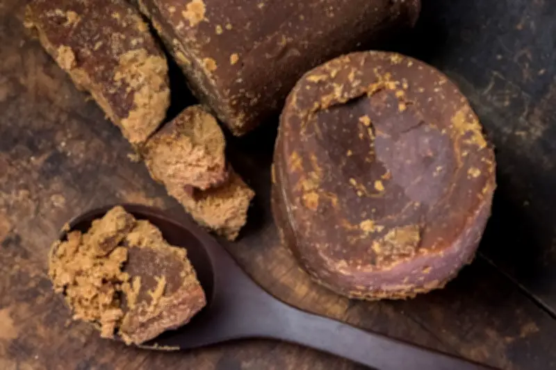Gula Merah vs Gula Putih: Mana yang Lebih Sehat? Fakta Nutrisi