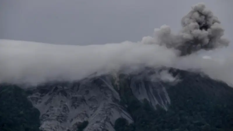 Gunung Awu Masih Siaga, Warga Diminta Jauhi Radius 4 Km