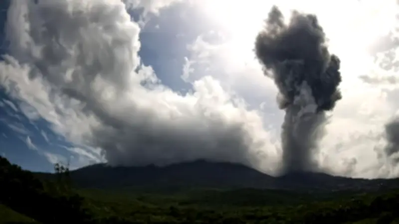 Gunung Lewotobi NTT Erupsi, Abu Vulkanik Sembur Setinggi 1 Km