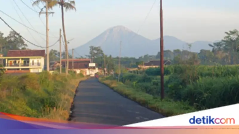 Gunung Semeru Erupsi Dini Hari, Luncuran Lava Pijar Capai 1,3 Km