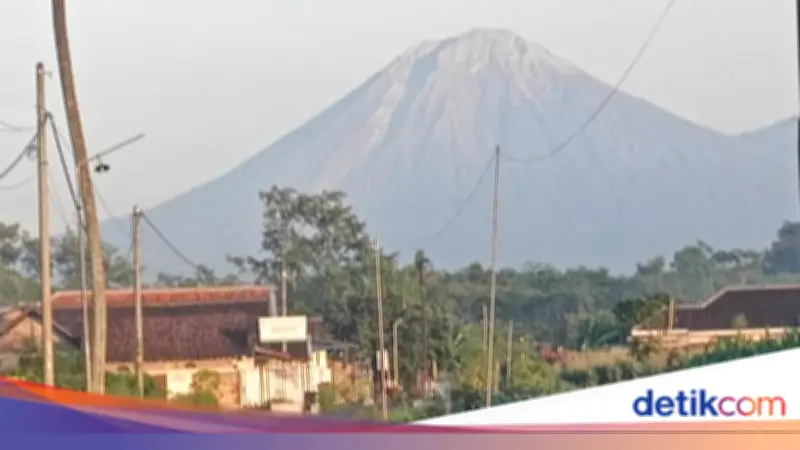Gunung Semeru Erupsi Tiga Kali Pagi Ini, Kolom Abu Capai 1.000 Meter