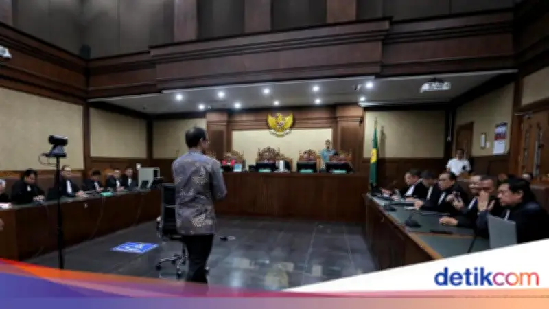 Hakim Tolak Tuntutan Uang Pengganti Rp4,8 Triliun Nadiem, Sarankan TPPU