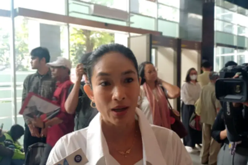 Happy Salma Hadiri Sidang Putusan Nadiem Makarim, Beri Dukungan