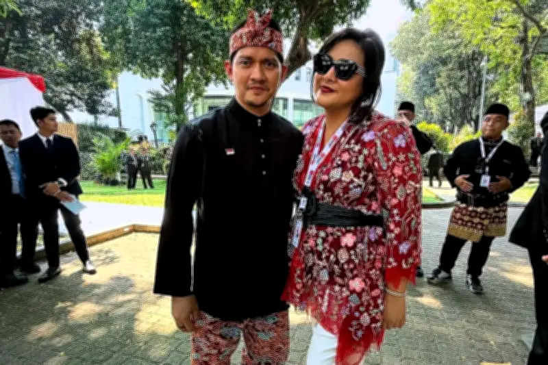 Iko Uwais dan Audy Item Umumkan Kehamilan Anak Ketiga di Hari Jadi ke-14