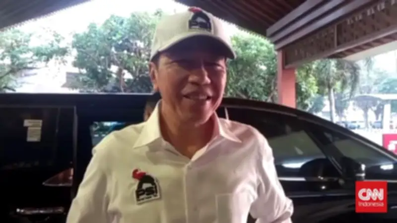 Jaket dan Topi PSI Jokowi Blusukan Ternyata dari Kaesang