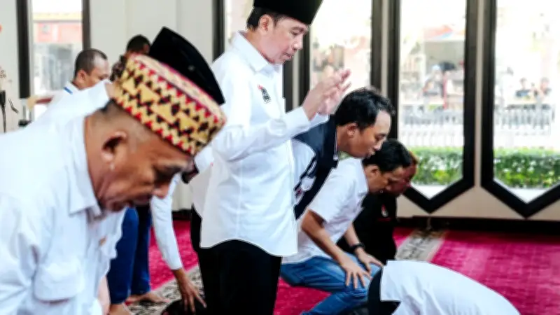 Jokowi Mulai Safari Politik 3 Hari di Lampung dengan Salat Jumat