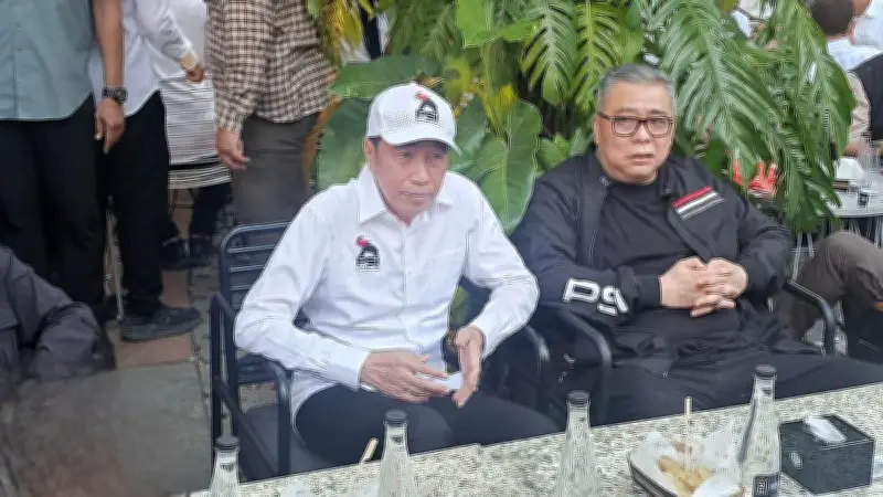 Jokowi soal Baju PSI: Kalau Sudah Pakai, Artinya Tahu Sendiri