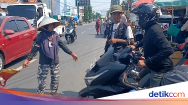 Jukir Wanita di Brebes Bagikan Hadiah Rp 100 Ribu Usai Gagalkan Maling Rp 3,6 M