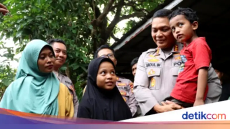 Kapolres Depok Beri Bantuan Bocah Novi yang Viral Ngamen Demi Biaya Sekolah