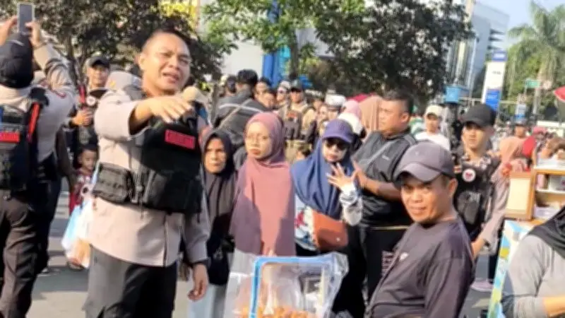 Kapolres Depok Traktir Warga Jajan dan Ngopi saat CFD dan Patroli Malam