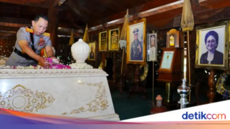 Kapolri Ziarah ke Makam Soeharto di Astana Giribangun Jelang Hari Bhayangkara ke-80