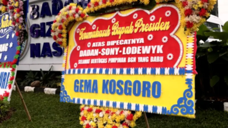 Karangan Bunga Berjejer di Kantor BGN, Ada yang Berisi Pesan Menohok