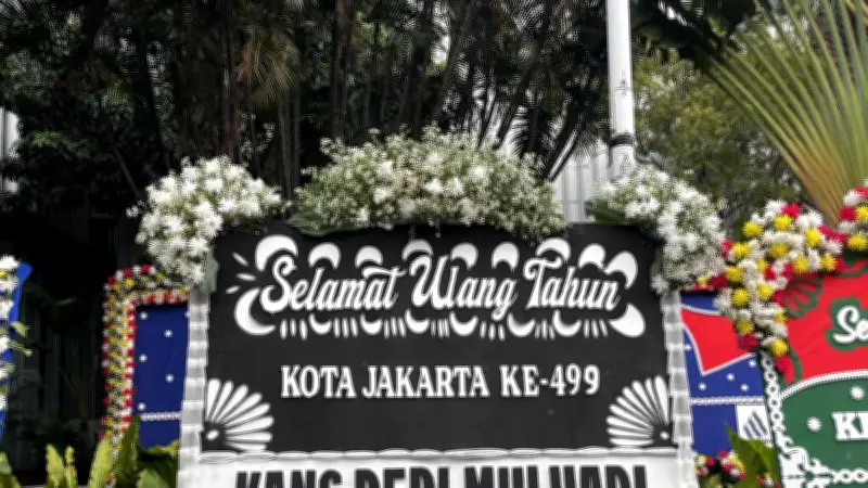 Karangan Bunga Hitam-Putih Dedi Mulyadi Curi Perhatian di HUT ke-499 Jakarta