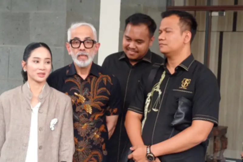 Kasus Penipuan Investasi Ganggu Rumah Tangga Bunga Zainal dan Sukhdev Singh
