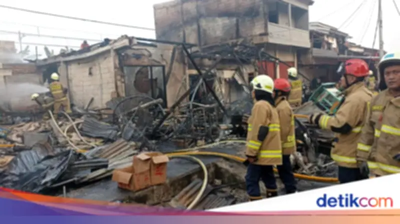 Kebakaran Dekat Stasiun Tanah Abang Tewaskan 1 Warga, 5 Luka