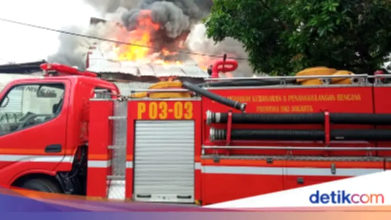 Kebakaran Rumah di Kemayoran, 18 Damkar Dikerahkan ke TKP