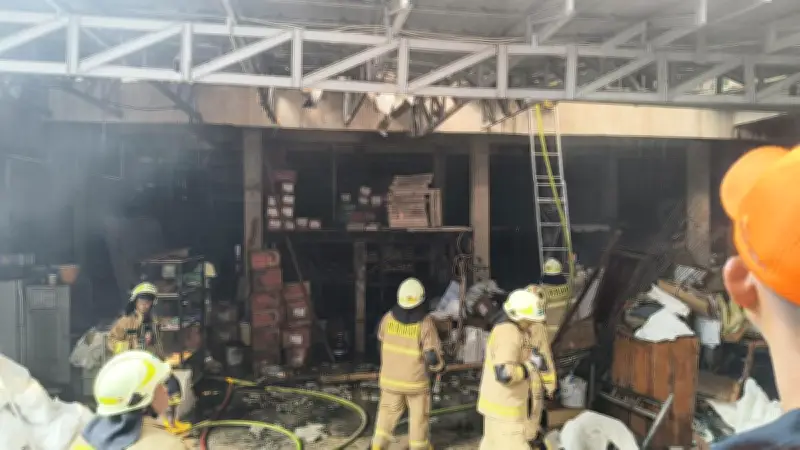 Kebakaran Toko Material di Setiabudi, 109 Personel Damkar Dikerahkan