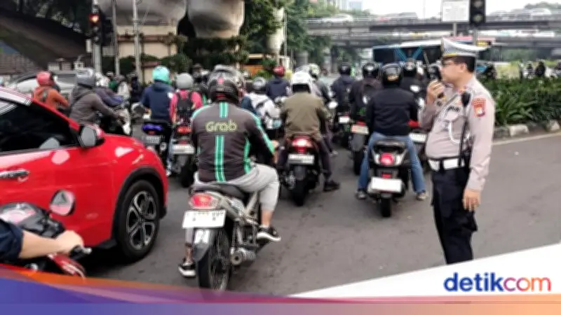Kecelakaan di Cawang, Lalin MT Haryono Arah Pancoran Macet Parah