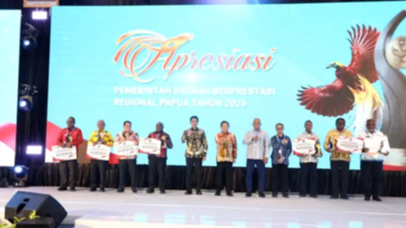 Kemendagri Beri Penghargaan Daerah Berprestasi Regional Papua