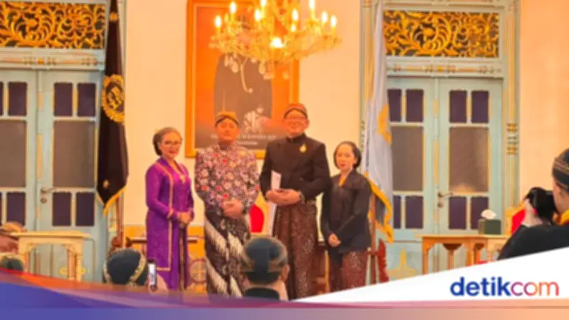 Ketua KY Terima Gelar Kanjeng Pangeran Adipati dari Keraton Surakarta