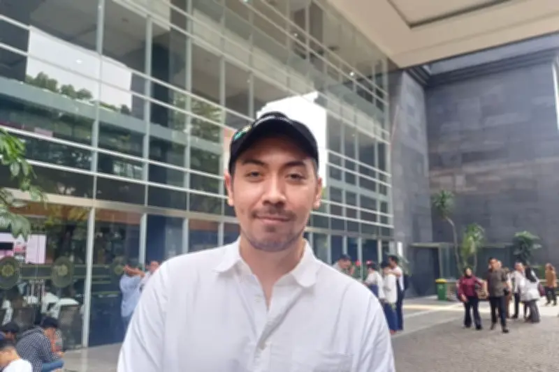 Khiva Iskak Hadiri Sidang Nadiem Makarim, Beri Dukungan