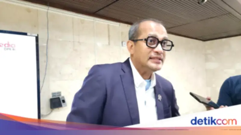 Komisi III-Pemerintah Lanjut Rapat RUU Polri, Bahas Perpanjangan Usia Pensiun