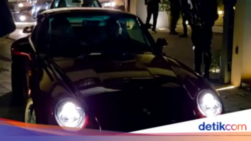 KPK Sita Dua Porsche Milik Silmy Karim, Tak Terdaftar di LHKPN