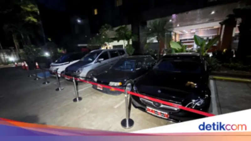 KPK Sita Mobil Mercy hingga Motor Trail Hasil OTT Pejabat Imigrasi Jakbar