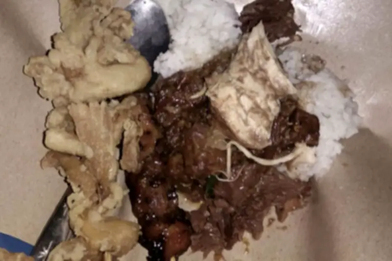 Kuliner Pedas di Jogja: Sensasi Makan Siang yang Membakar Lidah