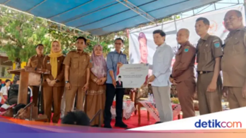 Legislator Gerindra Salurkan PIP dan Sosialisasi 4 Pilar di Ogan Ilir