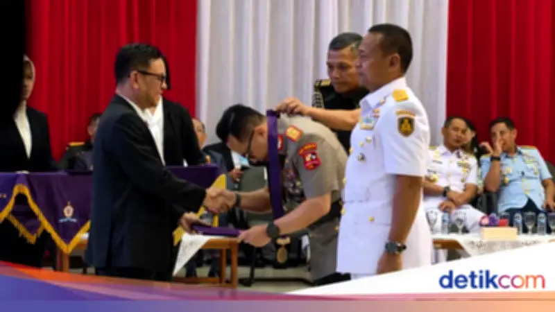 Lemhannas Kukuhkan 84 Alumni P3N, Brigjen Ade Ary Raih Terbaik Akademik