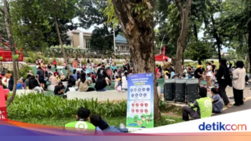 Libur Sekolah, Driver Ojol Ajak Anak Main ke Taman Bendera Pusaka