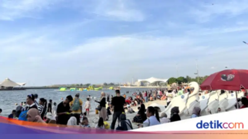 Libur Tahun Baru Islam, Warga Padati Ancol Nikmati Tiket Gratis