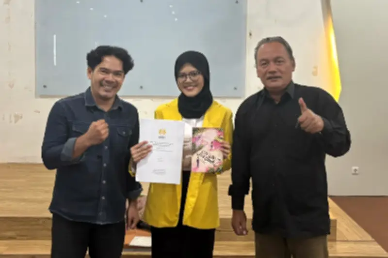 Lulus Tanpa Skripsi, Mahasiswi Unnes Raih Gelar dengan Novel