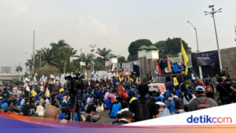 Mahasiswa PB PMII Demo di Depan DPR Tuntut Kemandirian Ekonomi
