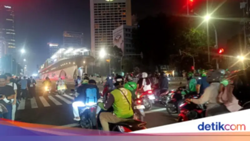 Massa di Tosari Bubar, Jalan Sudirman Arah Bundaran HI Kembali Dibuka