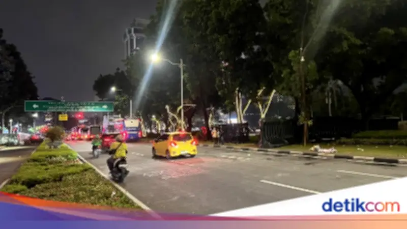 Massa Mahasiswa di Patung Kuda Bubar, Lalin Kembali Normal