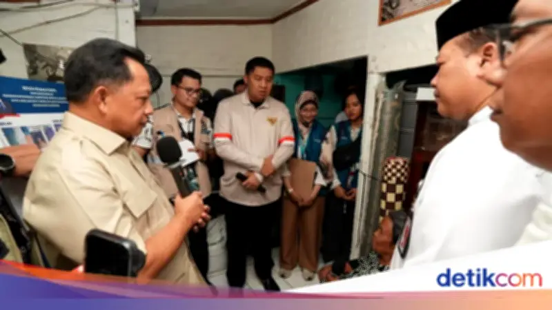 Mendagri dan Menteri PKP Tinjau Penerima Bantuan Bedah Rumah di Matraman