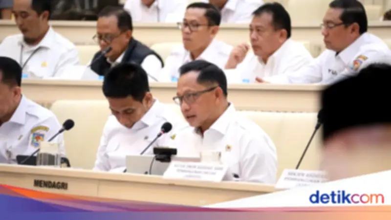 Mendagri Paparkan Tiga Langkah Strategis Sehatkan BUMD di Depan Komisi II DPR