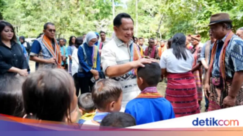 Mendagri Tito Puji Pelestarian Desa Adat Matabesi di Belu NTT