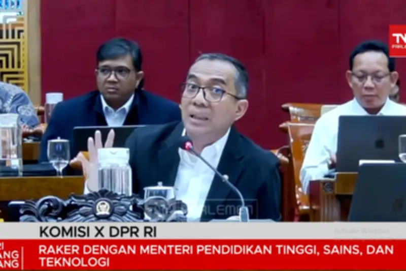 Mendikti Saintek Hentikan Rekrutmen Dosen PPPK, Ini Alasannya