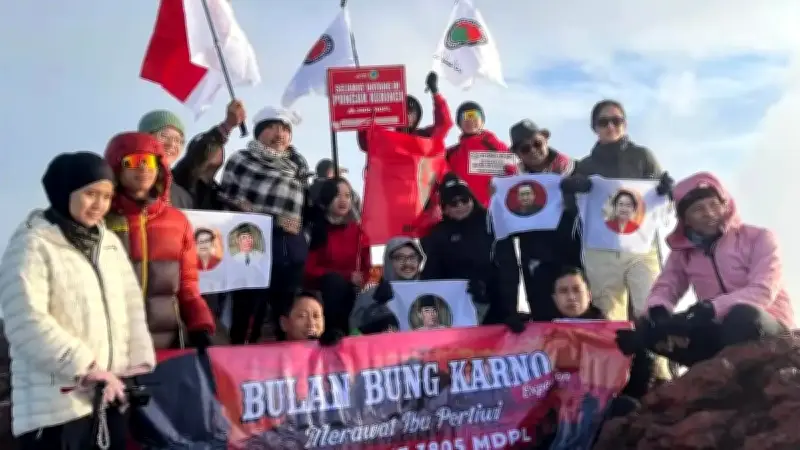 Mengenang Bung Karno dari Puncak Gunung Kerinci, Hasto Tekankan Semangat Nasionalisme